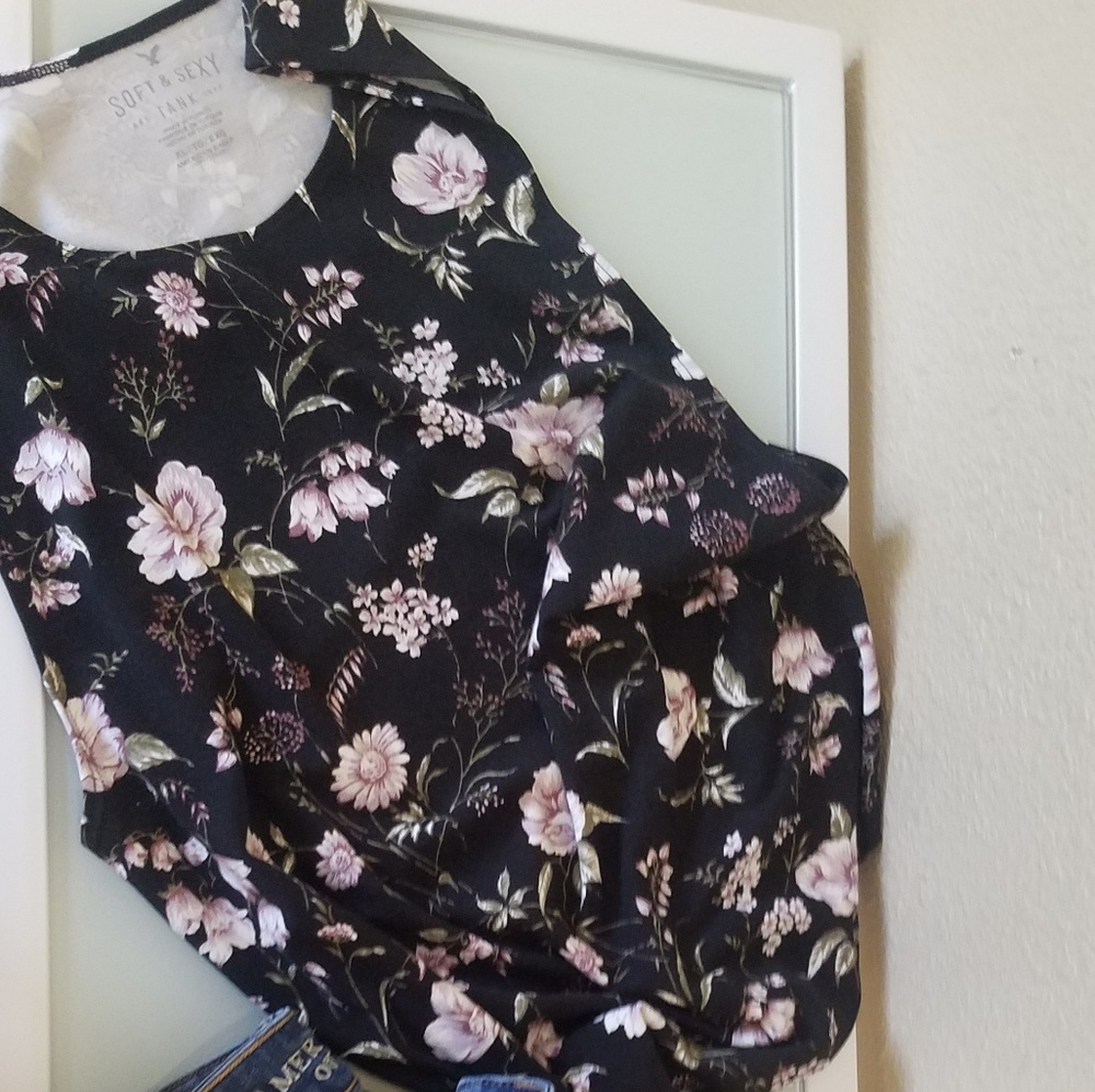 AE soft and sexy floral tank